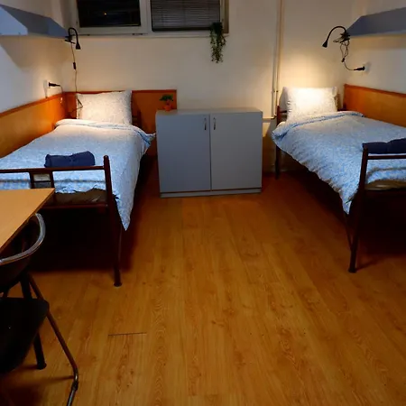 Turgenevova - Olomoucka A Parkovani Hostel