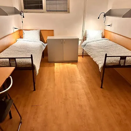 Ostello Turgenevova - Olomoucka A Parkovani Brno