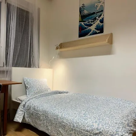 Turgenevova - Olomoucka A Parkovani Ostello