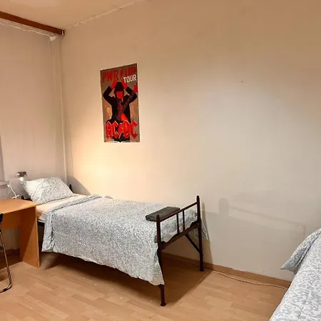 Turgenevova - Olomoucka A Parkovani Ostello
